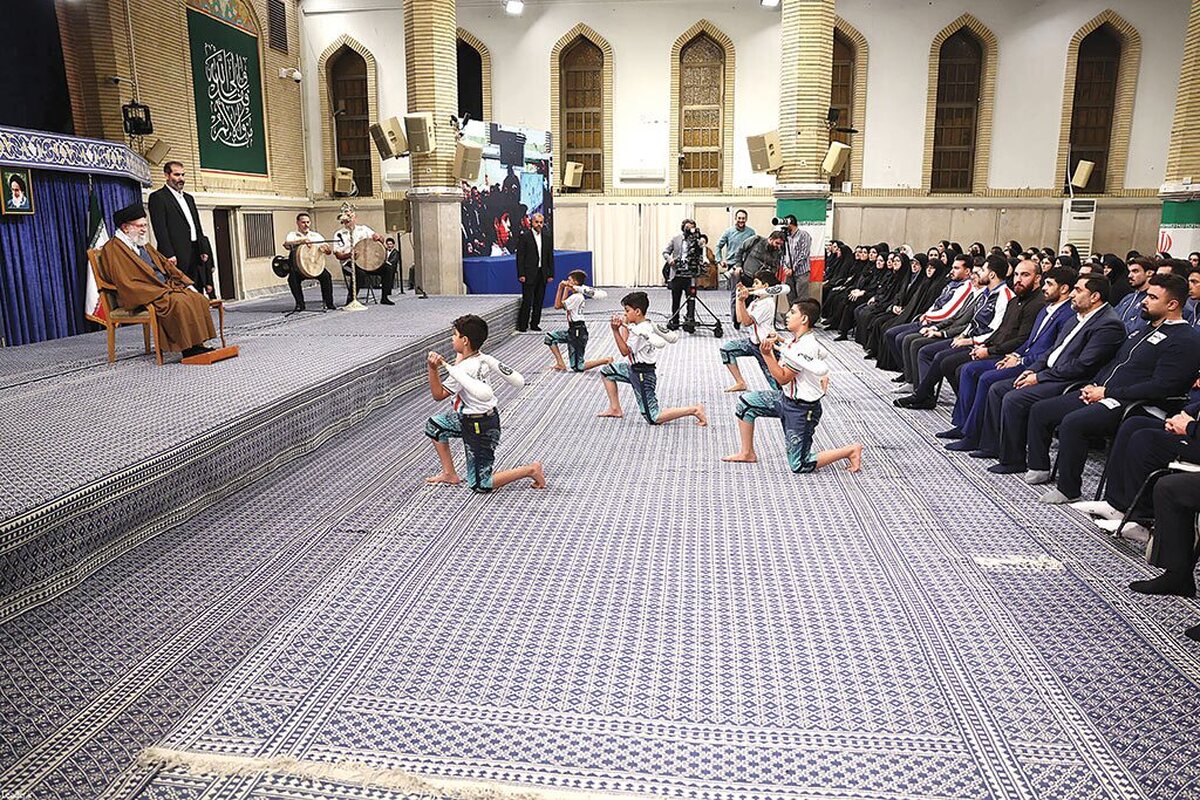 بیش از ۵۰۰۰ نفر از جامعه ورزش ایران به توهین و تهدید رئیس جمهور آمریکا واکنش نشان دادند و از رهبر معظم انقلاب حمایت کردند. آنها با صدور بیانیه‌ای توهین‌ها و تهدیدات رئیس‌جمهور آمریکا را محکوم کردند.