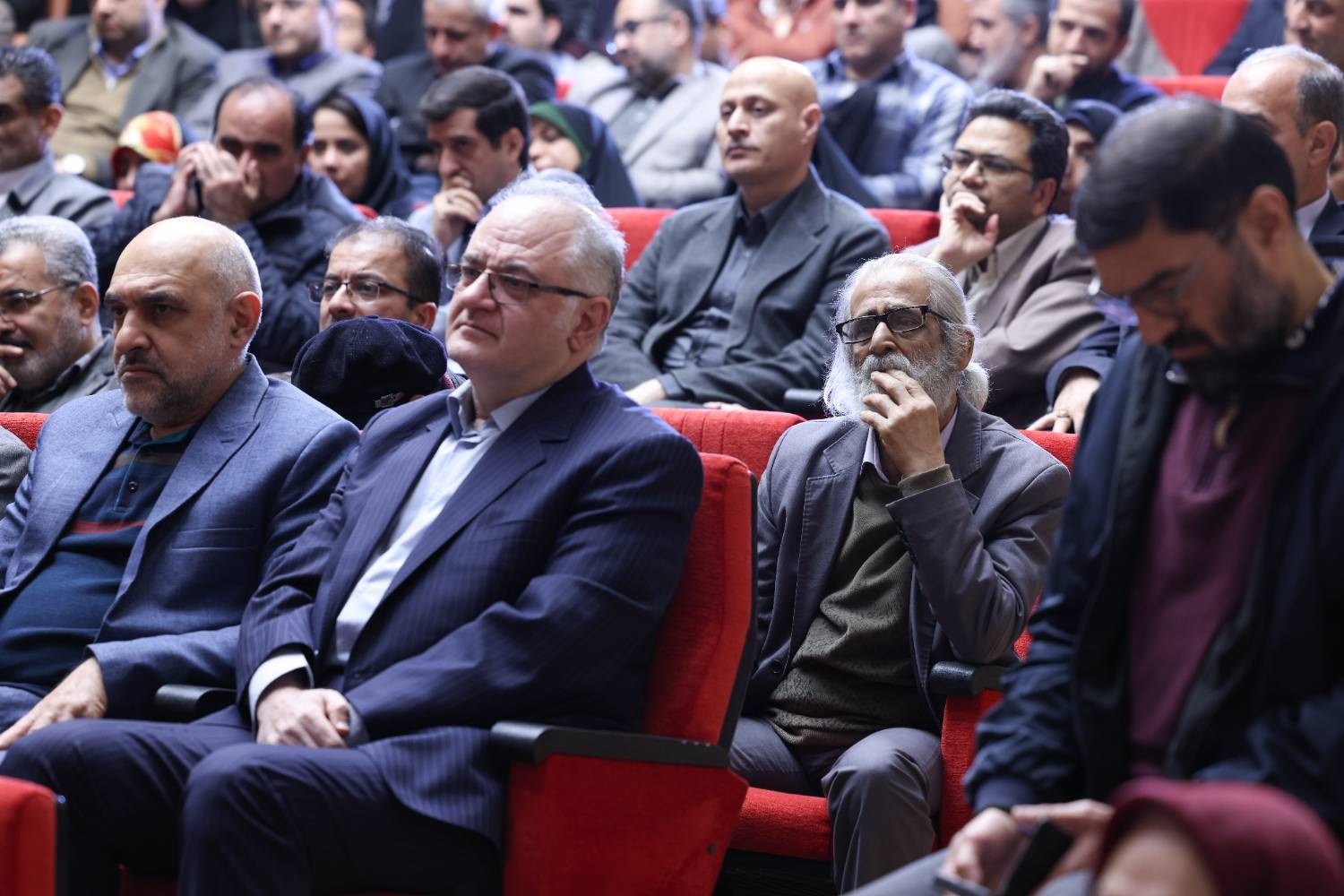 از روشنگری توطئه‌های دشمن و صیانت از انسجام ملی کوتاه نمی‌آییم