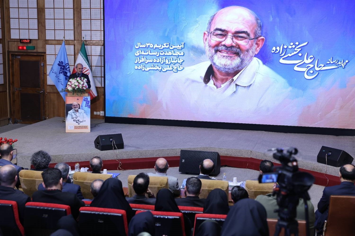 از روشنگری توطئه‌های دشمن و صیانت از انسجام ملی کوتاه نمی‌آییم