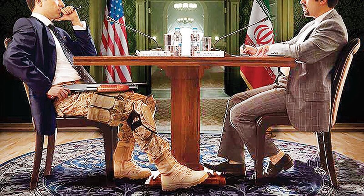 پس از اغتشاشات داعش‌گونه دی‌ماه ۱۴۰۴ که به تعبیر رهبر معظم‌انقلاب در دیدار۱۲بهمن،با «طراحی، هدایت و پشتیبانی مستقیم آمریکا و شبکه صهیونیستی-رسانه‌ای آن» علیه امنیت ملی ایران شکل گرفت، ایالات متحده گمان برد که فضای روانی و امنیتی لازم برای افزایش فشار سیاسی و تهدید نظامی علیه جمهوری اسلامی ایران فراهم شده است. واشنگتن با اتکا به برآوردی نادرست از شرایط داخلی ایران، تلاش کرد پروژه قدیمی «تسلیم از مسیر تهدید» را باردیگر فعال کند‌؛ پروژه‌ای که پیشتر نیز بارها با شکست مواجه شده بود.