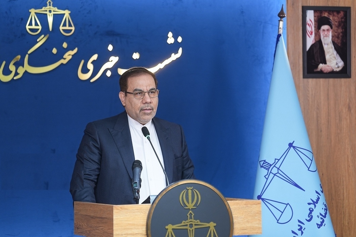 سخنگوی قوه قضائیه گفت، تاکنون ۲۲۵ نفر اعم از اشخاص حقیقی و حقوقی که در مجموع حدود ۵۳ میلیارد یورو تعهدات ارزی ایفا نشده از محل صادرات تا پایان دی ماه داشتند احضار شدند.