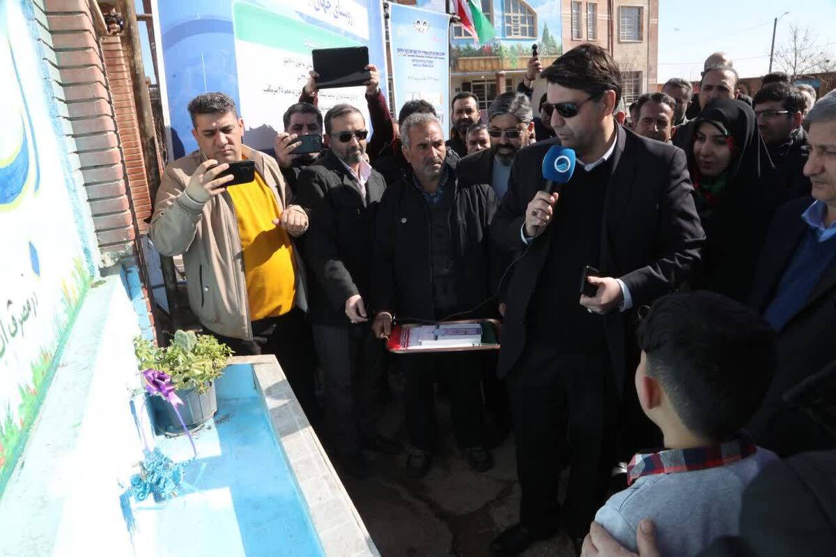 همزمان با ایام دهه مبارک فجر انقلاب اسلامی، آیین افتتاح مجموعه پروژه‌های تأمین و توسعه شبکه آب آشامیدنی شهرستان تاکستان با حضور جواد حق‌لطفی معاون هماهنگی امور عمرانی استاندار قزوین برگزار شد.