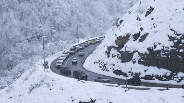 جاده‌های شمال برفی و لغزنده است