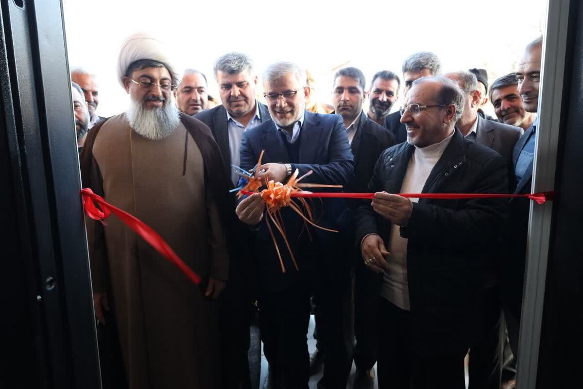 همزمان با ایام‌الله دهه مبارک فجر، استاندار البرز با حضور در شهرستان ساوجبلاغ، پروژه‌های مهم عمرانی، خدماتی و زیربنایی این شهرستان را افتتاح و چند طرح بزرگ را کلنگ‌زنی کرد.