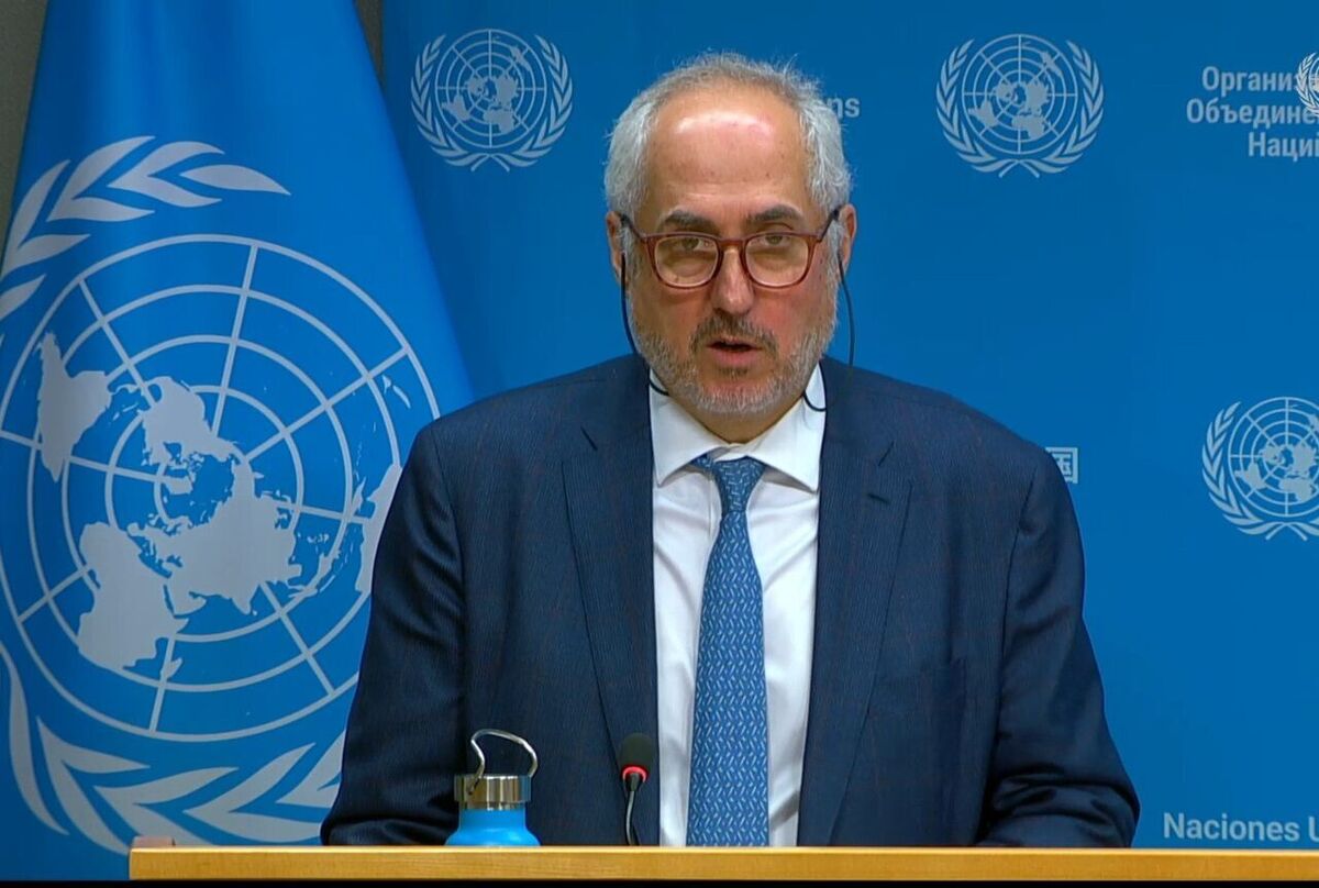 استفان دوجاریک سخنگوی آنتونیو گوترش دبیرکل سازمان ملل متحد اعلام کرد که از آغاز سال جاری میلادی (۲۰۲۶) تاکنون، بیش از ۹۰۰ شهروند فلسطینی در کرانه باختری اشغالی به دلیل تشدید خشونت‌های شهرک‌نشینان صهیونیست مجبور به ترک خانه و دیار خود و آوارگی شده‌اند.