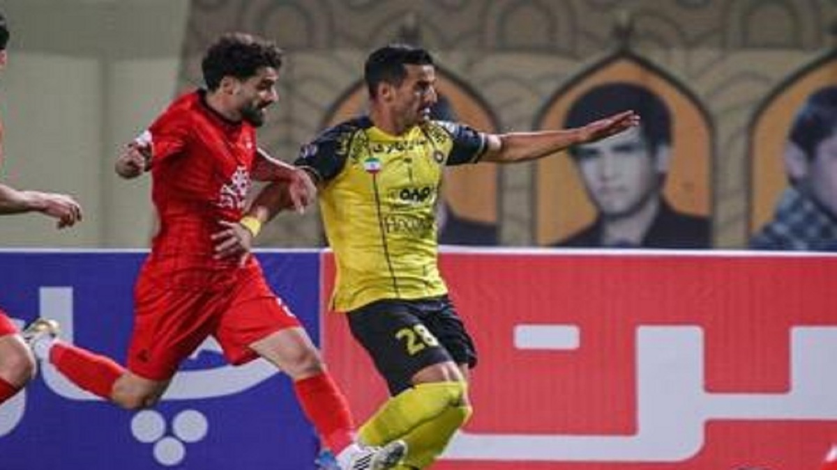 مسابقات هفته بیستم لیگ برتر فوتبال امروز با انجام ۲ بازی در شهر‌های شیراز و اصفهان برگزار می‌شود.