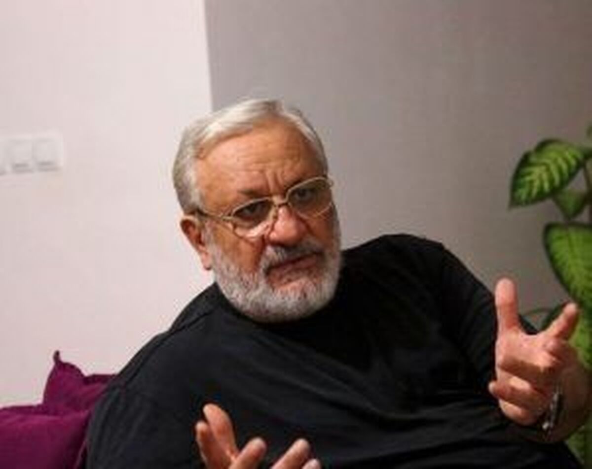 سال نوی انقلاب اسلامی ۲۲ بهمن است. هر ۲۲ بهمن فرصت تذکر قرار‌های ۲۲ بهمن ۱۳۵۷ به رهبری امام خمینی ره، به خودمان است. زیرا این قرار‌ها بالقوه می‌تواند زیر پا گذاشته شود حتی بوسیله خود ما!