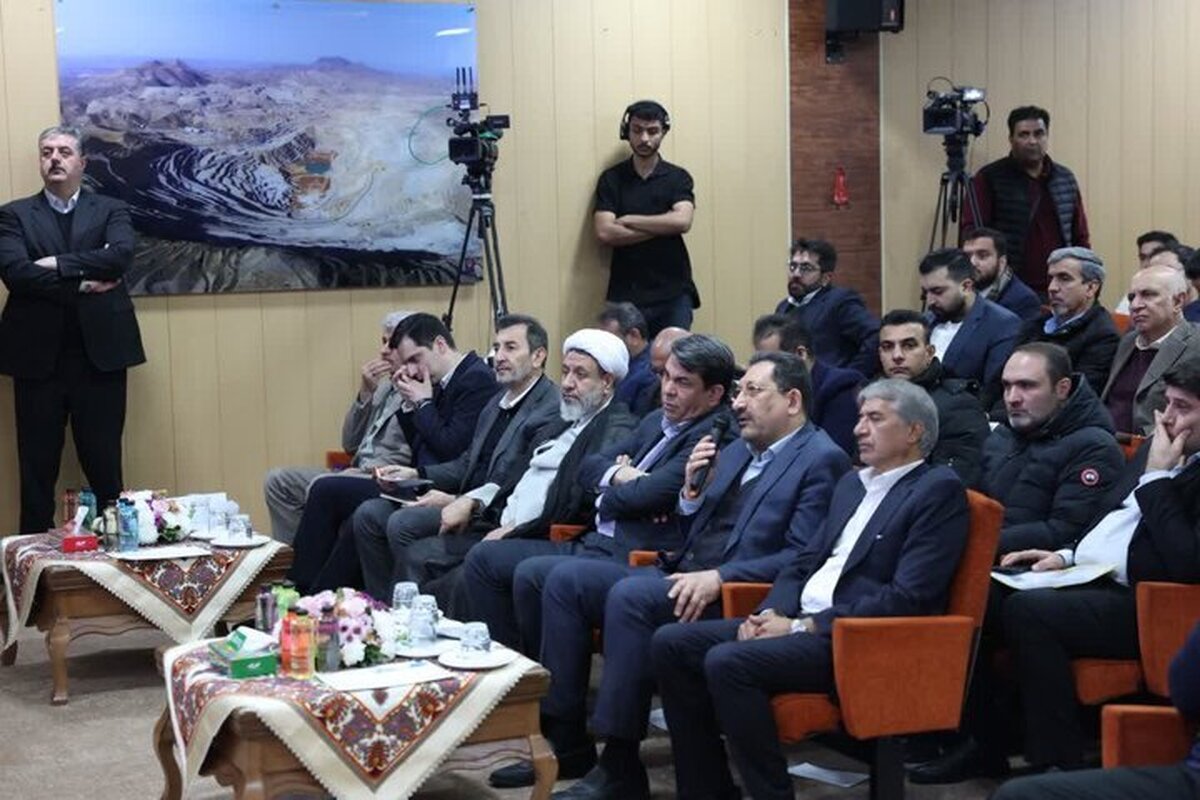  در سفر وزیر صمت به شهرستان رفسنجان چندین پروژه صنعتی، معدنی و تولیدی در شهرستان‌های مختلف استان کرمان با مجموع اعتبار بیش از ۱۱ هزار میلیارد ریال به‌ صورت ویدئو کنفرانس افتتاح شد.