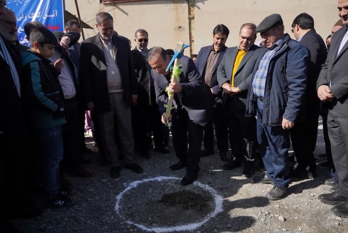 آیین کلنگ‌زنی آموزشگاه ۶ کلاسه شهدای مدافع حرم در حصار ولیعصر(عج) برگزار شد.