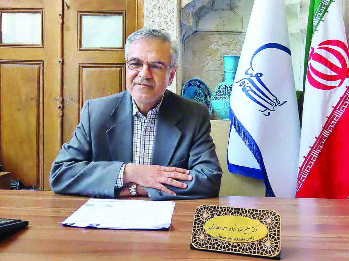 آموزش عالی در چهار دهه اخیر با تغییرات و دستاوردهای مثبتی همراه بوده که باعث سربلندی و درخشش نام ایران شده است. گزارش‌هایی که وزیر علوم مطرح کرده، نشان می‌دهد از سال ۵۷ تاکنون آموزش عالی با تولید علم و همچنین تربیت دانشجویان به جایگاه مثبتی دست یافته است. بنابراین گزارش‌ها تعداد دانشجویان در این دوره از ۷۵ هزار نفر به سه میلیون و ۵۰۰ هزار نفر افزایش یافته است.همگام با این رشد، تعداد اعضای هیأت علمی نیز جهشی قابل توجه داشته و از ۷۵۰۰ نفر به ۸۵ هزار نفر رسیده است.