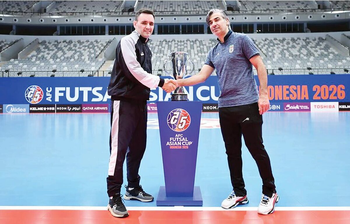 فینال‌های تکراری ایران-ژاپن در فوتسال آسیا، با شگفتی یک تیم آسیای شرقی، برای اولین بار در تاریخ! حالا جای خود را به ایران-اندونزی داده است. تیم میزبان، جمعه شب چنان ژاپن را در هم کوبید که جاکارتا غرق در شادی شد. اندونزی در بازی دوم مرحله نیمه‌نهایی، موفق شد ۵ بر ۳ سامورایی‌ها را در هم بکوبد. نتیجه‌ای باورنکردنی که معادلات فوتسال آسیا را بهم زد. آنها به قدری جسورانه بازی کردند که تاکاهاشی سرمربی ژاپن بعد از بازی گفت: «اندونزی پتانسیل قهرمانی در آسیا را دارد. احساس مثبتی به این تیم دارم.»