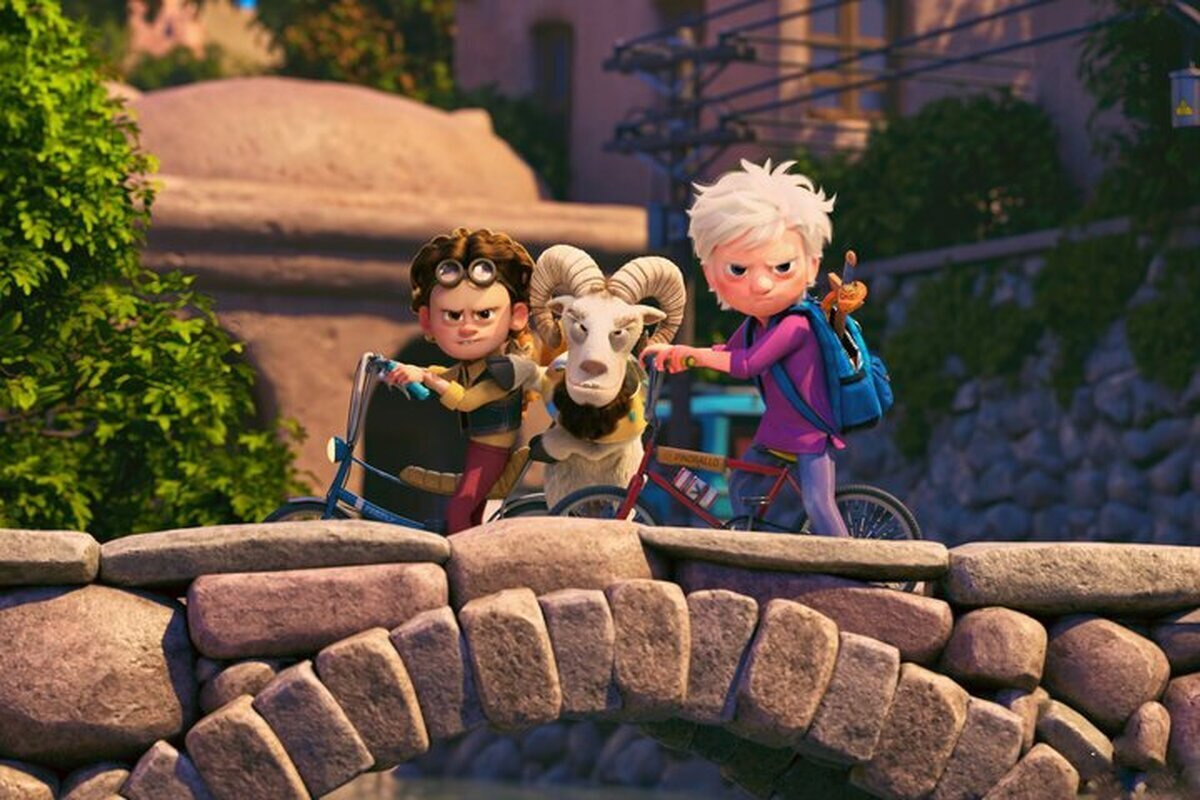 انیمیشن «نگهبانان خورشید»، تنها نماینده پویانمایی در چهل‌وچهارمین جشنواره فیلم فجر تلاش و انتخابی آگاهانه برای احیای جذابیت‌های فرمال در سینمای کودک ایران محسوب می‌شود.