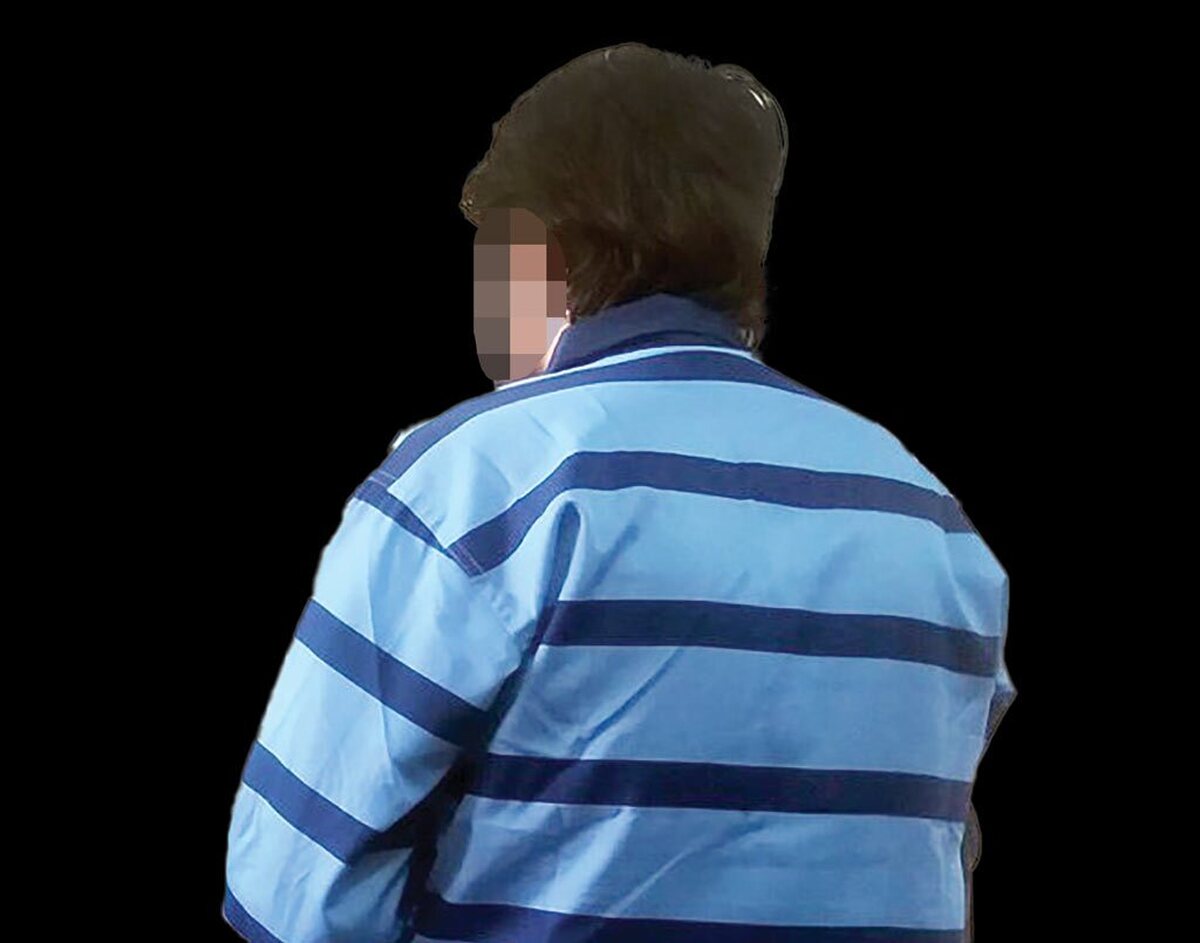 مرد افغان که متهم به قتل هموطنش باضربه سنگ است،بعد از۱۱سال پای میز محاکمه ایستاد. درحالی‌که متهم در تحقیقات منکر قتل است،شواهد پرونده علیه اوست‌.برای‌متهم قرار وثیقه صادرشده اما به‌دلیل ناتوانی درسپردن آن در زندان است.