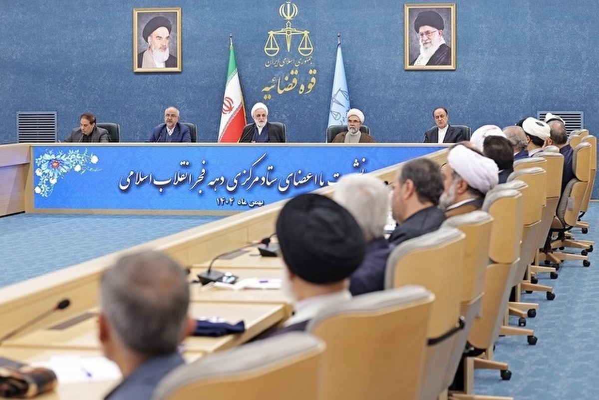 رئیس قوه قضاییه گفت: نمی‌شود کسی از عدالت بگوید، اما در زندگی‌اش متعهد و ملتزم به لوازم عدالت و عدالت‌ورزی نباشد؛ نکند رفتار و کردار و زیست ما به‌گونه‌ای باشد که در اعتقاد و اعتماد مردم خدشه وارد کند؛ مردم بیش از آنکه به سخنان ما توجه کنند، نوع رفتار و زیست ما را مدنظر قرار می‌دهند.