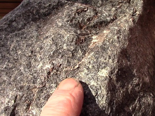 چگونه سنگ نقره را در طبیعت تشخیص دهیم؟