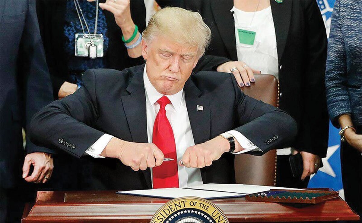 دور تازه مذاکرات غیرمستقیم ایران و ایالات متحده در حالی روز جمعه در مسقط عمان برگزار شد که تنها دو ساعت پس از پایان این گفت‌وگوها، واشنگتن بسته جدیدی از تحریم‌های نفتی علیه جمهوری اسلامی ایران را اعلام کرد؛ اقدامی که باردیگر نشان داد سیاست خارجی آمریکا در قبال ایران همچنان بر الگوی «فشار در کنار مذاکره» استوار است؛ الگویی که طی دو دهه اخیر بارها آزموده شده اما همواره به افزایش سطح بی‌اعتمادی میان دو طرف انجامیده است.