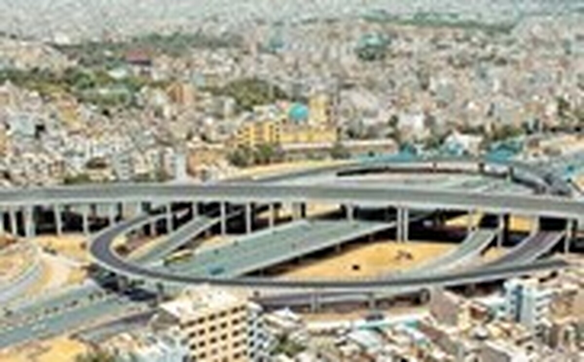 دکتر کاظم یاوری‌نسب، استاد دانشگاه و تحلیل‌گر مسائل اجتماعی و تمدنی، با تحلیل تحولات چهار دهه‌ی اخیر ایران، تأکید کرد که جامعه‌ی ایران پس از انقلاب اسلامی شاهد رشد چشم‌گیر در جنبه‌های مختلف بوده است، اما این رشد، به دلیل نامتوازنی میان توسعه‌ی مادی و انسانی، هنوز به وضعیت مطلوب تمدنی نرسیده است.