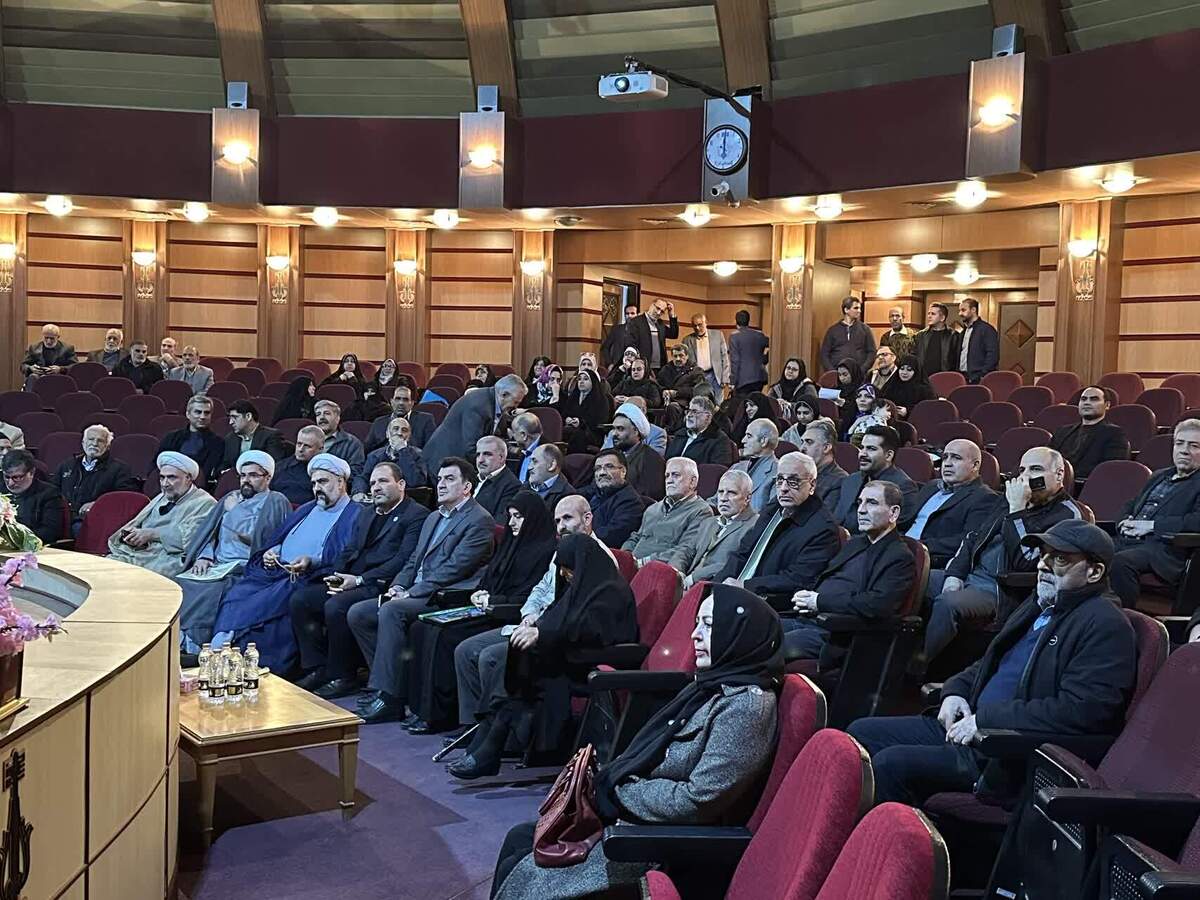 مراسم سالگرد چهل‌وهفتمین پیروزی شکوهمند انقلاب اسلامی با حضور جهادگران جهاد کشاورزی، پیشکسوتان جهاد سازندگی و جمعی از مدیران و مسئولان جهاد کشاورزی، منابع طبیعی و آبخیزداری استان البرز، در مجموعه میلاد شهرداری کرج برگزار شد.