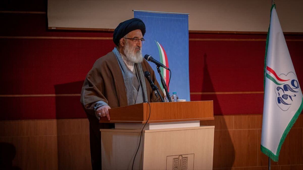 نماینده ولی‌فقیه در استان البرز با تأکید بر ضرورت پایبندی به روحیه انقلابی، پیشرفت کشور را در گرو حفظ هویت انقلاب اسلامی دانست.