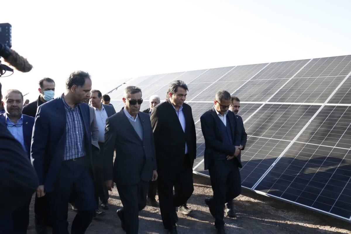 نیروگاه فتوولتائیک پنج مگاواتی شهرستان بم همزمان با ایام دهه مبارک فجر، با حضور معاون اجرایی رئیس‌جمهور و استاندار کرمان و با سرمایه‌گذاری یک و نیم میلیون دلار اعتبار ارزی و ۵۰ میلیارد تومان اعتبار ریالی بخش خصوصی افتتاح شد.