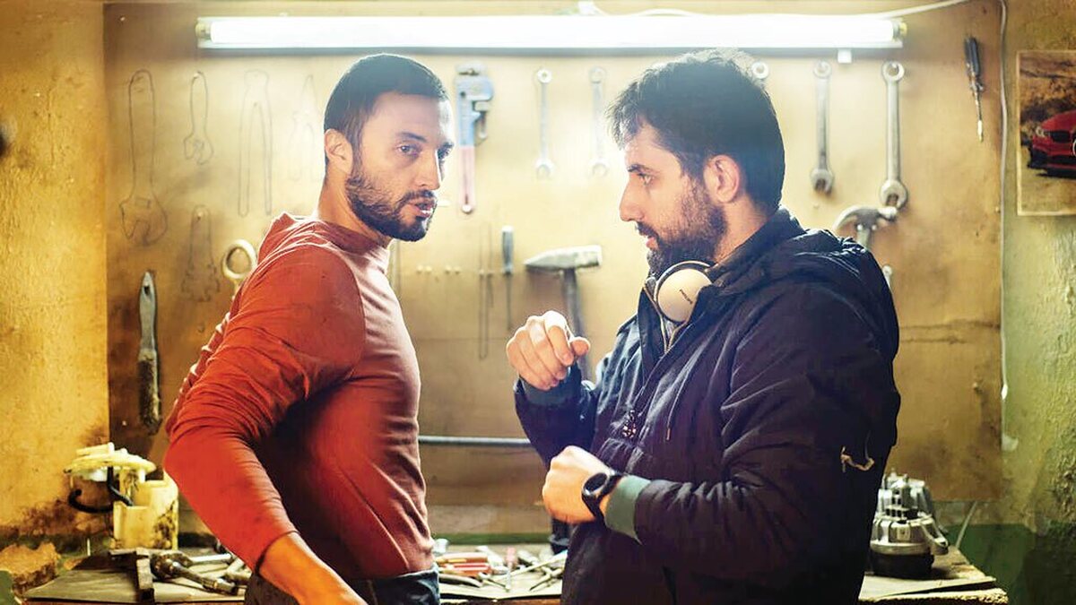 سروش انتظامی،یکی از آهنگسازان معاصر وفرزند استاد مجید انتظامی است که بعد از اتمام تحصیلات در رشته موسیقی، در حوزه موسیقی فیلم نقش پررنگی ایفا کرده و علاوه‌بر این‌که در سال‌های اخیر، ساخت موسیقی کارهایی چون «تاسیان» و «صددام» را به‌عهده داشته، درچهل‌وچهارمین جشنواره فیلم فجر نیز، با آهنگسازی دو فیلم مارون به کارگردانی امیراحمد انصاری و اسکورت به کارگردانی یوسف حاتمی‌کیا در این دوره از جشنواره فیلم فجر حضور داشته است. بااو به‌ بهانه ساخت موسیقی این دو فیلم به گفت‌وگو نشسته‌ایم.