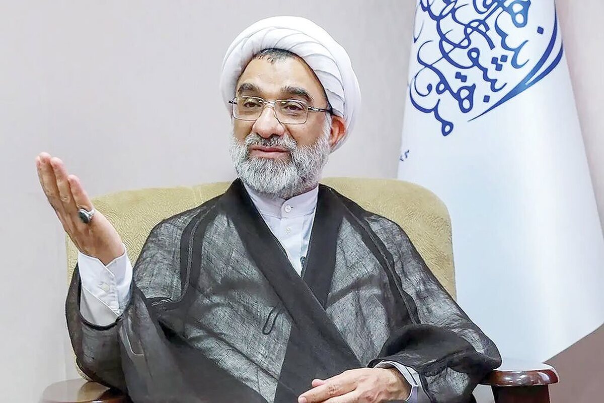 تحولات شگرف ایران اسلامی در چهار دهه اخیر را نباید صرفا در آینه آمار و ارقام کمی و نمودارهای رشد اقتصادی یا زیرساختی خلاصه کرد‌؛ گرچه این آمارها در نوع خود بی‌نظیر و مایه مباهات است اما آنچه هویت اصلی این پیشرفت را می‌سازد، وقوع یک انقلاب معرفتی و تغییر در نظام‌واره فکری ملت ایران است.این‌که چگونه یک ملت از پیله تحقیرآمیز «نمی‌توانید»، به ساحت «ما توانستیم» هجرت کرد. در‌ادامه درباره این مسائل با حجت‌الاسلام و المسلمین عبدالحسین خسروپناه،دبیر شورای عالی انقلاب فرهنگی به گفت‌وگو پرداخته‌ایم.