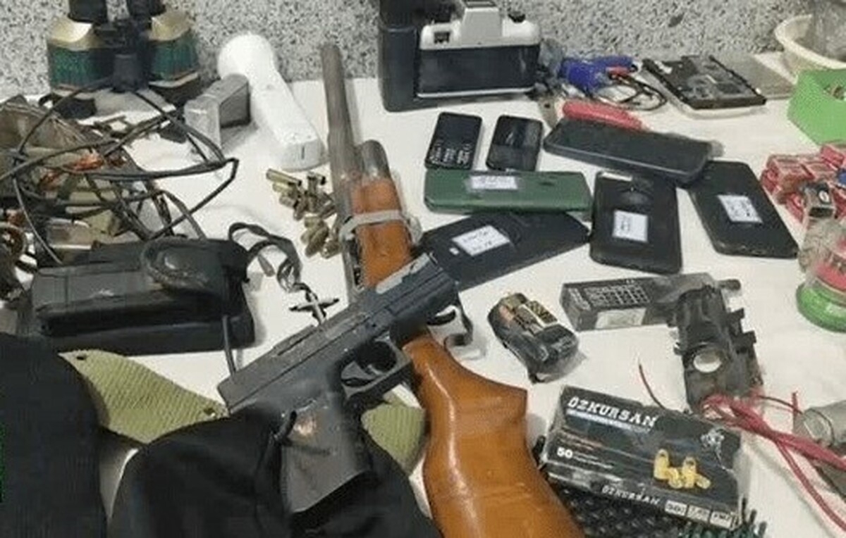 پلیس از دستگیری دو عامل تروریست، کشف کارگاه تولید بمب‌های دست‌ساز و ۱۵ کیلوگرم مواد منفجره نیترات در مسجدسلیمان خبر داد.