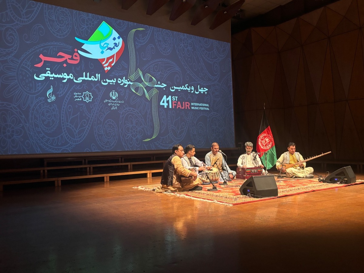 حمید سائل سرپرست گروه موسیقی «سلام افغانستان» در رادیو فرهنگ گفت: موسیقی ایران و افغانستان دو ریشه جدایی‌ناپذیر با زبان و فرهنگ مشترک‌اندو ما آهنگ‌هایی اجرا می‌کنیم که ایرانی‌ها با آن خاطره دارند.