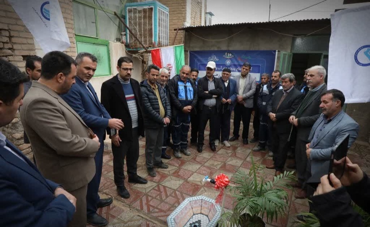 همزمان با دهمین روز از دهه مبارک فجر و در آستانه سالروز پیروزی انقلاب اسلامی، پنج پروژه آب و فاضلاب با حضور مردم و مسئولین در محل مسجد روستای لیا شهرستان بویین زهرا افتتاح شد.