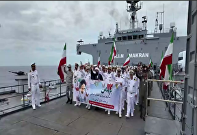 ببینید | رژه وحدت در اقیانوس هند؛ ناوگروه ۱۰۳ ارتش و سپاه چهل‌وهفتمین فجر انقلاب را در دل آب‌های آزاد جشن گرفتند