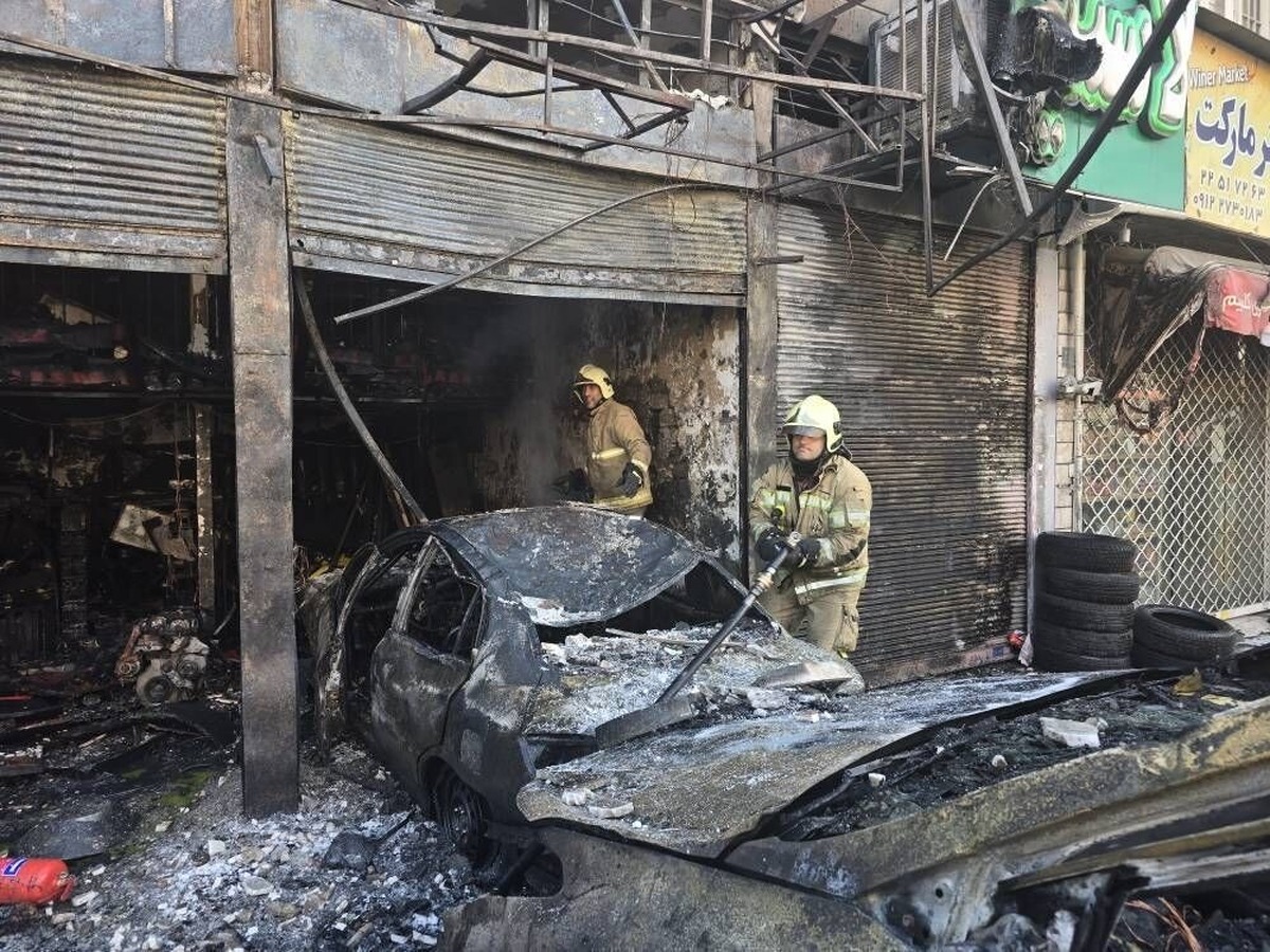 سخنگوی سازمان آتش نشانی و خدمات ایمنی شهرداری تهران از آتش سوزی مرگبار در یک مکانیکی واقع در مجیدیه تهران خبر داد.