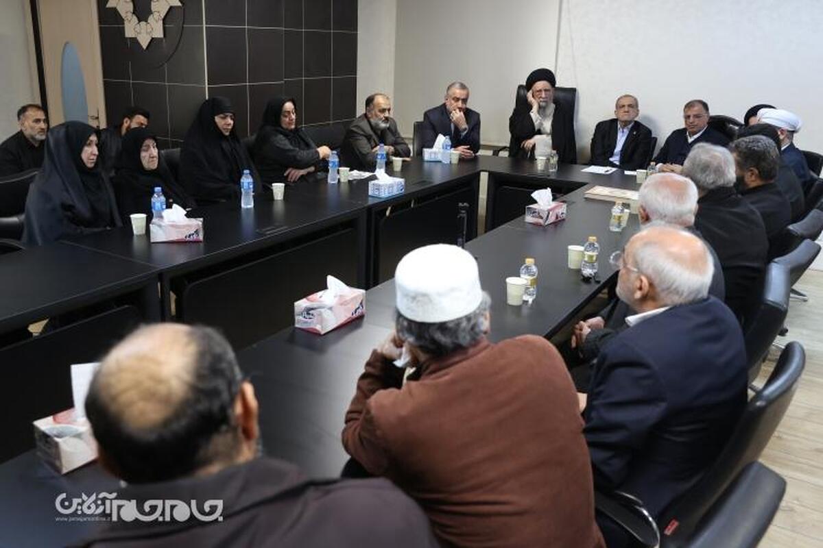 رئیس جمهور با ابراز تأسف عمیق از وقوع حوادث دی ماه، تأکید کرد که دولت خود را موظف می‌داند با تمام ظرفیت‌های موجود برای کاهش آثار و پیامدهای این حوادث اقدام و مشکلات و دغدغه‌های خانواده‌های داغدار را به‌صورت ویژه و مستمر پیگیری کند.