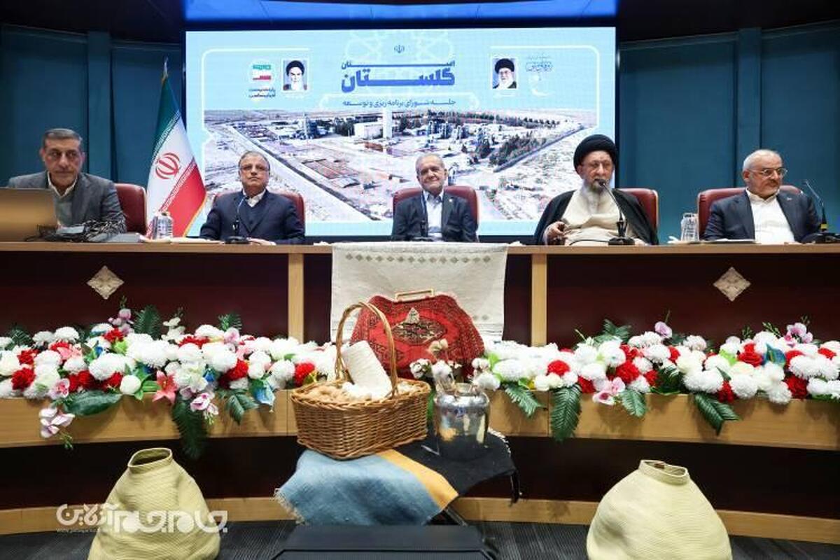 رئیس‌جمهور با بیان اینکه دولت مسئول مستقیم ارائه خدمات به مردم است، تصریح کرد: اگر مردم از عملکرد دولت ناراضی‌اند، این موضوع پیش از هر چیز متوجه ما و مدیران اجرایی است.