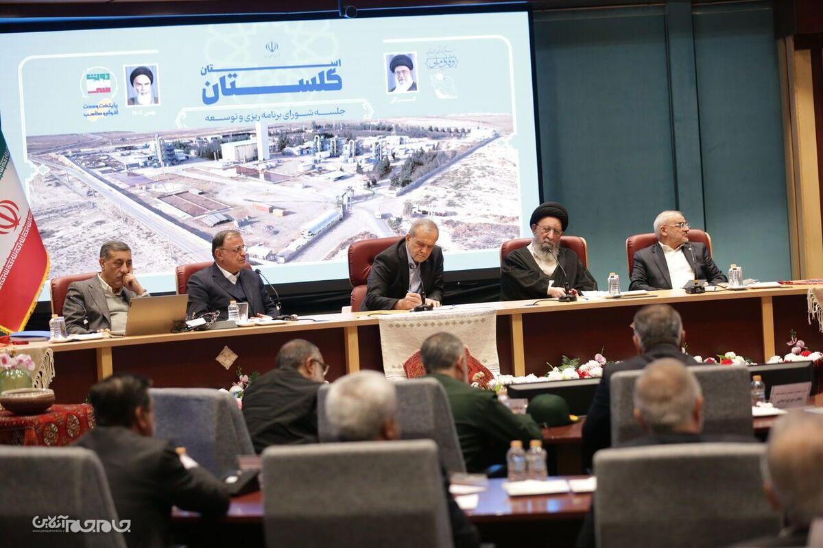 دکتر مسعود پزشکیان، رئیس‌جمهور، شامگاه پنجشنبه پس از برگزاری چند جلسه و بررسی میدانی ظرفیت‌ها و چالش‌های استان گلستان ، سفر یک روزه خود به این استان را به پایان رساند و راهی تهران شد.