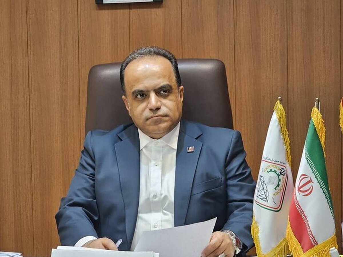 به گفته رئیس اتحادیه سازندگان و فروشندگان طلا و جواهر استان تهران، قیمت طلا و سکه در بازار داخلی با وجود کاهش قیمت جهانی طلا طی هفته اخیر، با افزایش رو‌به‌رو شده و هر گرم طلای ۱۸ عیار تا ظهر جمعه ۱۹ میلیون و ۱۶۸ هزار تومان قیمت گذاری شده که نسبت به ابتدای هفته افزایش ۷۹۰ هزار تومانی دارد.