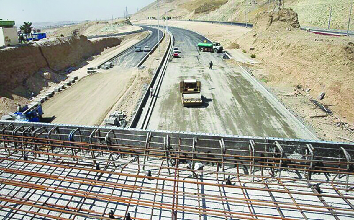 سفر یک‌روزه اما پرتراکم رئیس‌جمهور به استان گلستان، بیش از آن‌که یک حضور نمادین باشد، تصویری اجرایی از رویکرد دولت وفاق ملی در قبال استان‌های کمتر‌برخوردار ترسیم کرد؛ سفری که با افتتاح پروژه‌های عمرانی، خدماتی و زیربنایی، بررسی میدانی مسائل اجتماعی و اقتصادی و تثبیت برنامه‌های توسعه‌ای برای آینده گلستان همراه شد.