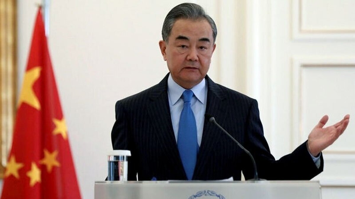 وزیر امور خارجه چین امروز شنبه در نشست امنیتی مونیخ تاکید کرد اختلافات میان ایران و آمریکا باید از مسیر گفت‌و‌گو و میانجیگری حل و فصل شود و هشدار داد: تنش‌ها میان دو کشور می‌تواند بر صلح و ثبات در آسیای غربی تاثیر مستقیم بگذارد.