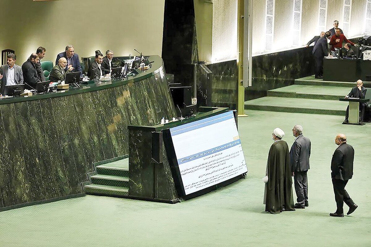 این روزها نمایندگان مجلس شورای اسلامی در حال بررسی و تصویب لایحه بودجه سال ۱۴۰۵ هستند؛ لایحه‌ای که دومین روز بررسی آن به پایان رسید. در جریان تصویب جزئیات این لایحه، پیشنهادی درباره حذف یارانه نقدی سه دهک بالای درآمدی مطرح شد؛ پیشنهادی که بار دیگر موضوع دهک‌بندی یارانه‌ها و ایرادات آن را به یکی از محورهای اصلی بحث در صحن علنی مجلس تبدیل کرد.