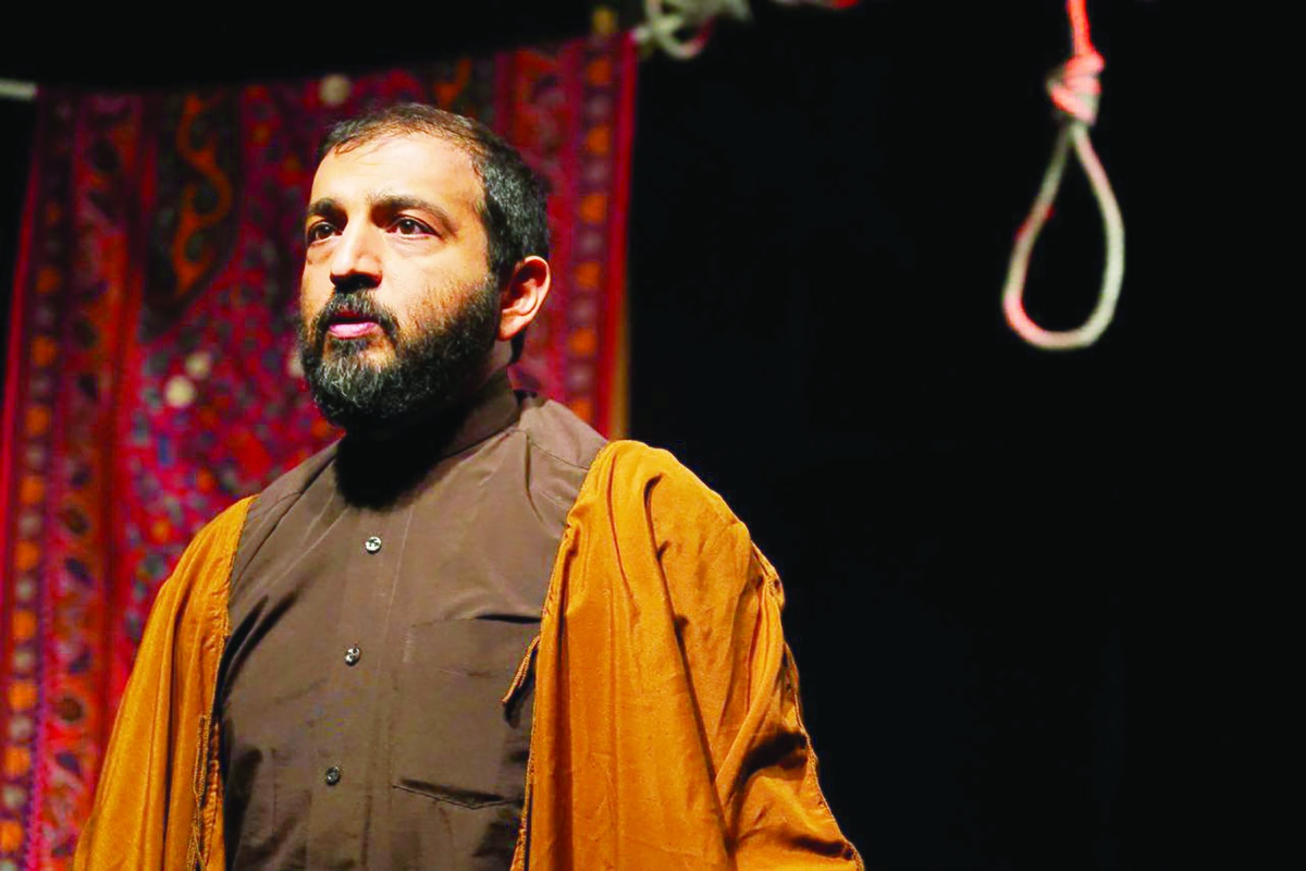 «میرزا رضا» تازه‌ترین نمایش حامد شیخی، کارگردان تئاتر است که این‌روزها در تماشاخانه استاد انتظامی درحال اجراست. این نمایش با نگاهی متفاوت و درعین‌حال امروزی، به سیر زندگی میرزا‌رضا کرمانی اختصاص دارد و حامد شیخی، آرش سروری، علی اسدیان، رویا پیله‌ور، حمیدرضا جهانگیری و... برخی از بازیگران این اثر به‌شمار می‌روند. با حامد شیخی درباره شکل‌گیری ایده این نمایش به گفت‌وگو نشسته‌ایم.