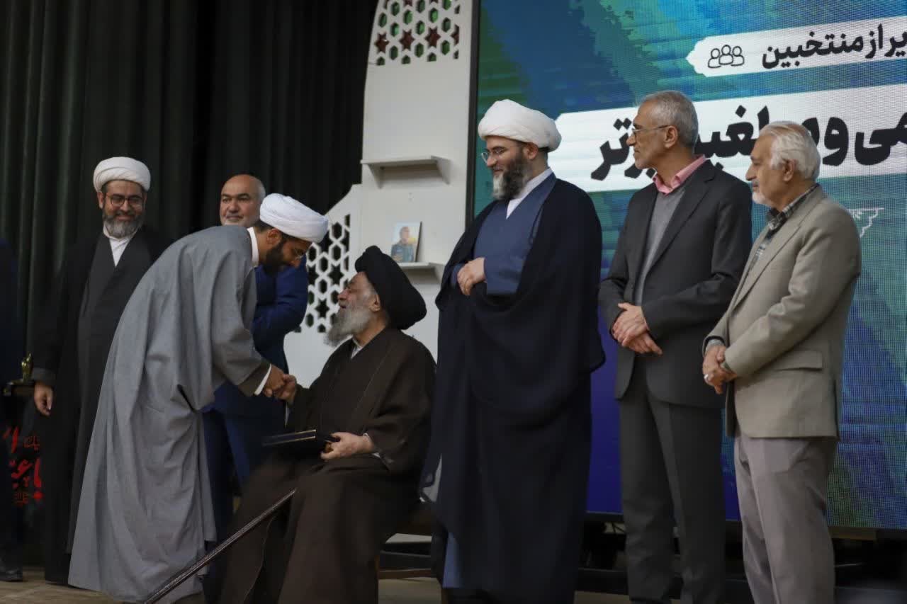 موکب و موکب‌داری بخشی از هویت خوزستان است / هنرمندان به فکر تولید آثار موثر فرامرزی باشند