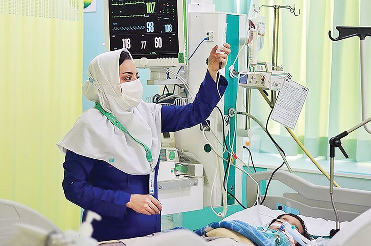 در هشتادوششمین اجلاس مدیران پرستاری کشور، وزیر بهداشت بر نقش تعیین‌کننده پرستاران و مدیران پرستاری در مواجهه با بحران‌ها و ارتقای کیفیت خدمات سلامت تأکید کرد و از پنج برنامه کلان این وزارتخانه برای حمایت و ارتقای جایگاه آنها سخن‌ گفت.