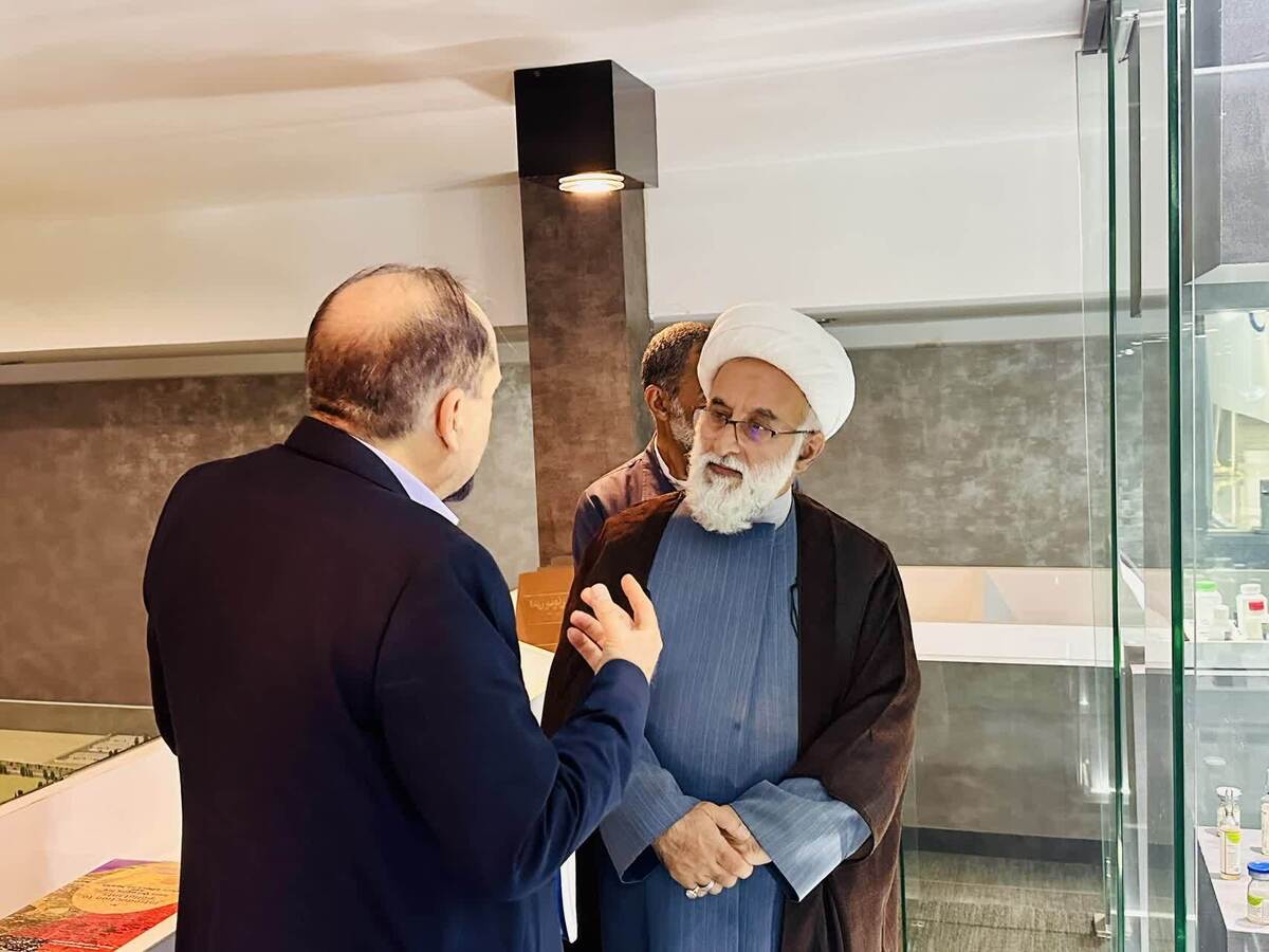 نماینده مردم استان البرز در مجلس خبرگان رهبری با تأکید بر رسالت علمی و اجتماعی موسسه تحقیقات واکسن و سرم‌سازی رازی گفت: این موسسه می‌تواند با تقویت انسجام درون‌سازمانی، ارتقای جایگاه رسانه‌ای و بهره‌گیری از ظرفیت‌های علمی و فقهی، به مرجعی اثرگذار در حوزه پیشگیری از بیماری‌ها و حتی کاهش تولد‌های معیوب در کشور تبدیل شود.