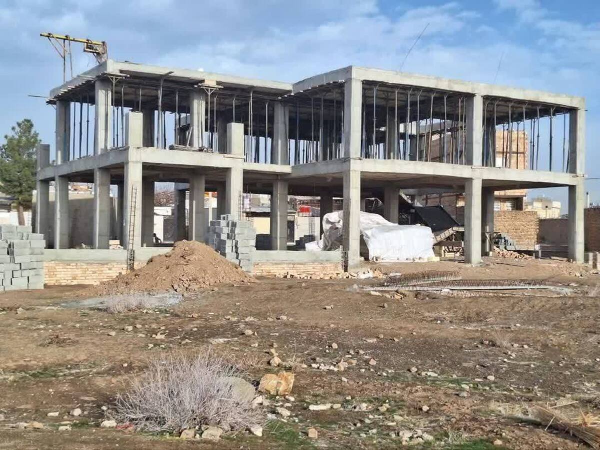 رئیس اداره اجرای پروژه‌های ساختمانی و تأسیسات عمومی اداره کل راه و شهرسازی استان قزوین از احداث یک باب مدرسه ۶ کلاسه در شهر شریفیه با هدف ارتقای سرانه آموزشی و بهبود کیفیت زندگی در محلات ناکارآمد شهری خبر داد.