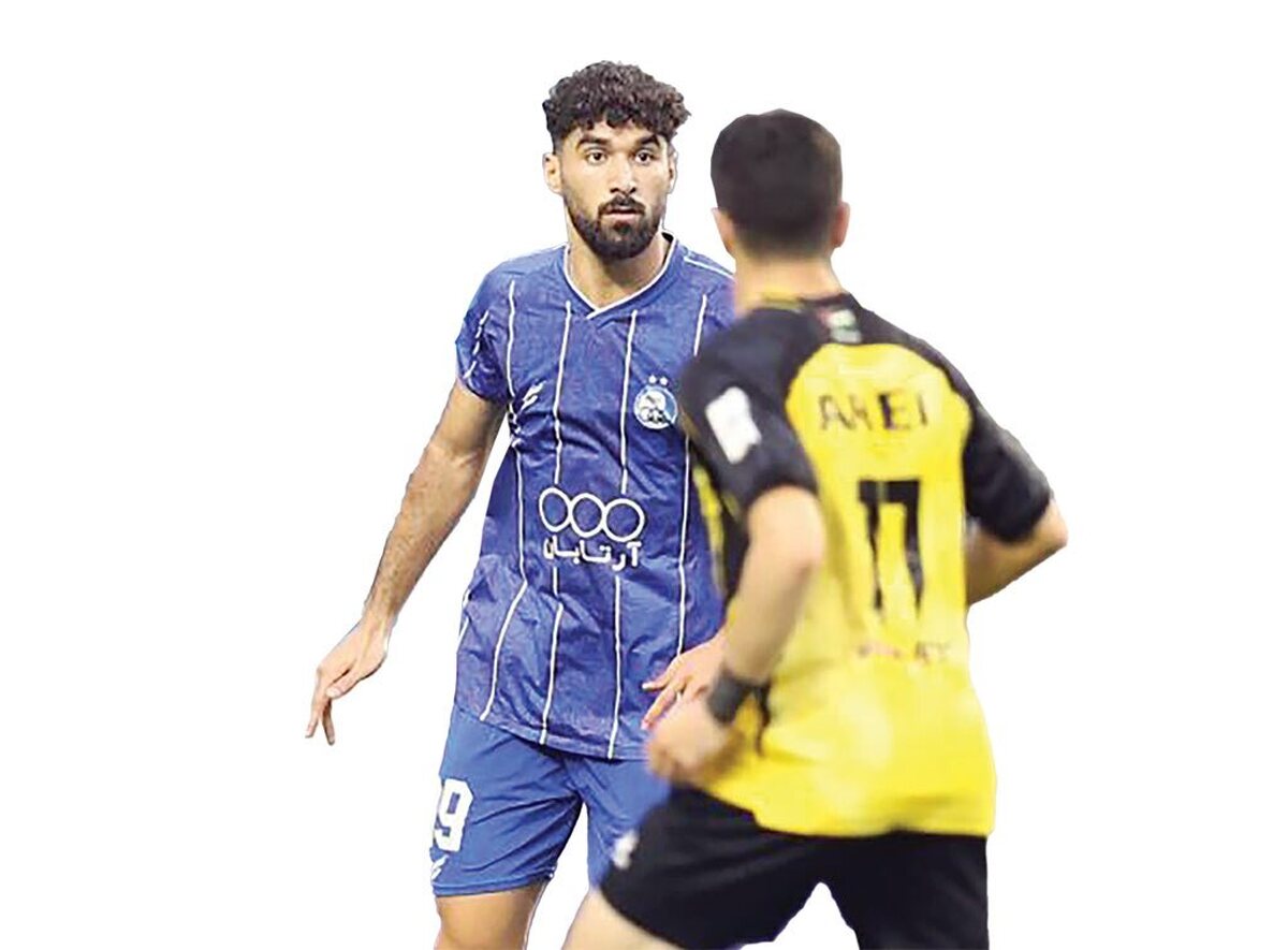 امشب استقلال در یکی از سرنوشت‌سازترین بازی‌های فصل خود، در ورزشگاه خانگی الحسین در امان به مصاف این تیم اردنی می‌رود؛ دیدار برگشت مرحله یک‌هشتم نهایی لیگ قهرمانان آسیا ۲ که آبی‌پوشان پس از شکست یک بر صفر در بازی رفت، حالا برای ادامه حضور آسیایی‌شان چاره‌ای جز پیروزی ندارند و این برد اگر با اختلاف دو گل باشد کار به وقت‌های اضافی و ضربات پناتی کشیده نخواهد شد.