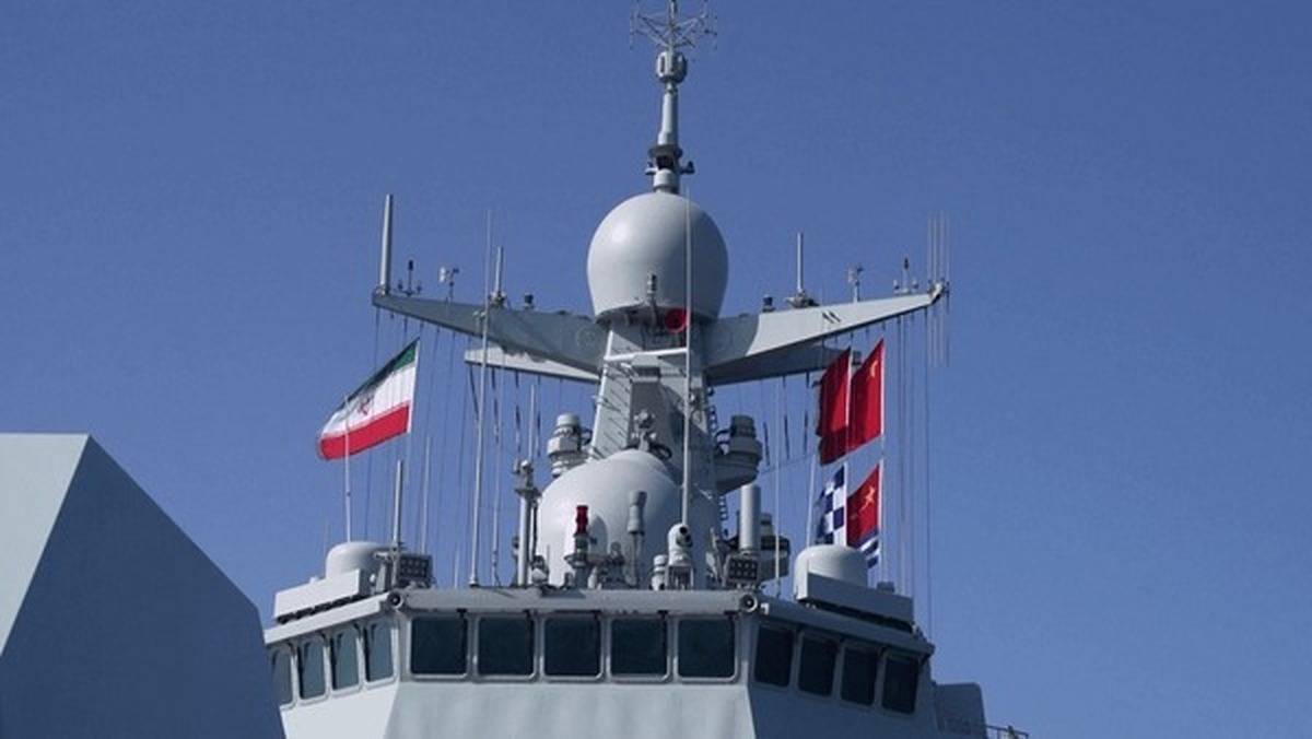 دستیار رئیس‌جمهور روسیه نیکلای پاتروشف، خبر داد که روسیه، چین و ایران کشتی‌هایی را به رزمایش مشترکی که به‌زودی در تنگه هرمز برگزار خواهد شد، اعزام کرده‌اند.