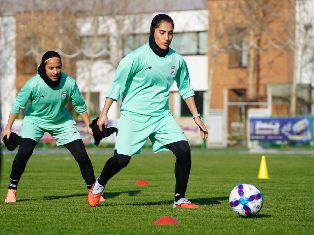 دومین جام ملت‌ها برای تیم ملی فوتبال زنان در راه است. اینبار کار حتی سخت‌تر هم است. تقابل با سه تیم قدرتمند آسیایی میتواند یک پایان تلخ داشته باشد. اما مرضیه جعفری و شاگردانش با اراده‌تر از این حرف‌ها هستند.