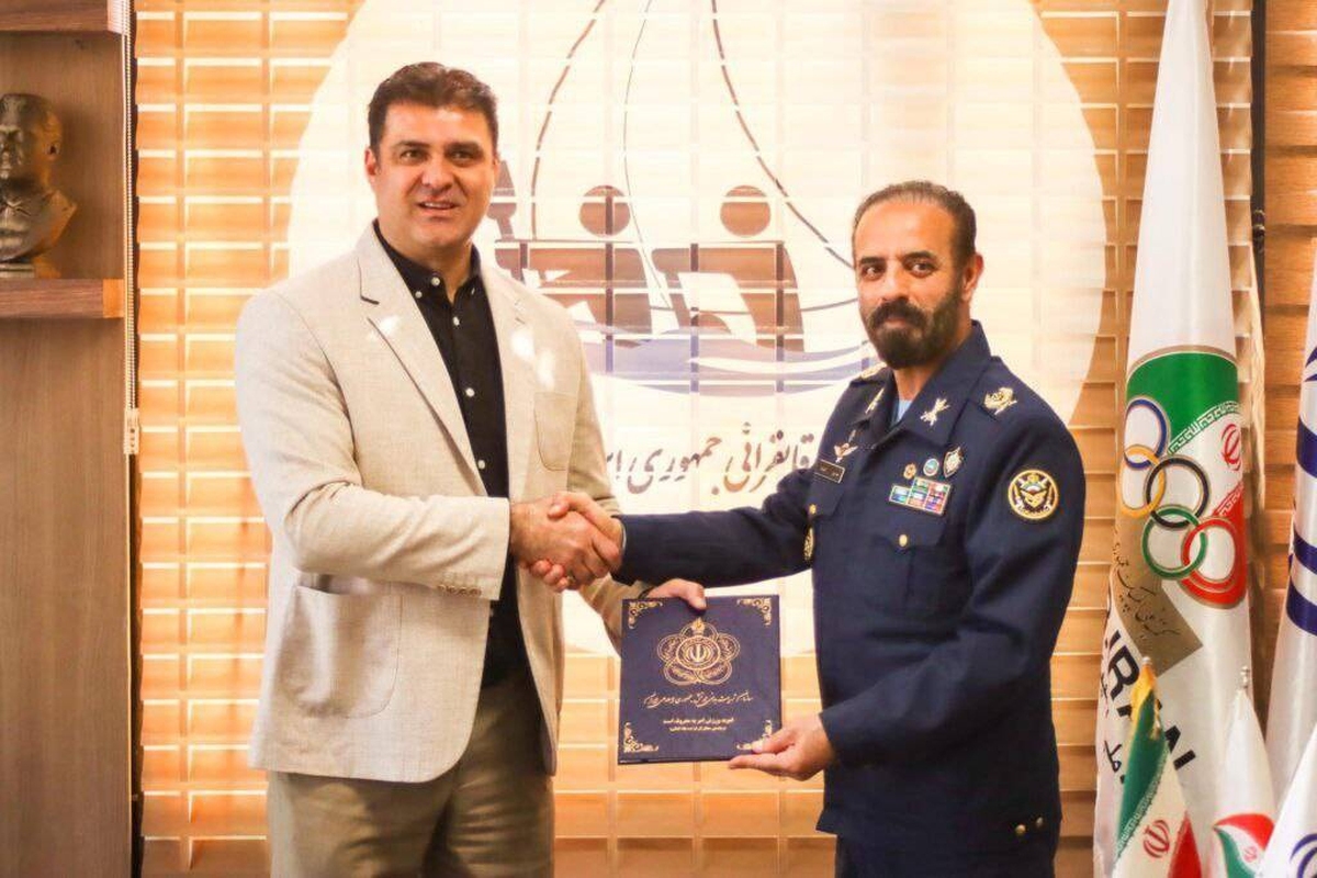 امیر سرتیپ دوم حسین امیدی رئیس سازمان تربیت بدنی ارتش جمهوری اسلامی ایران ظهر امروز با حضور در فدراسیون قایقرانی با دکتر علیرضا سهرابیان رئیس فدراسیون قایقرانی دیدار و گفت‌وگو کرد. در این دیدار که با حضور سرهنگ حسن چمکلانی مسئول مسابقات سازمان تربیت بدنی ارتش و دکتر رضا صابونچی دبیرکل فدراسیون انجام شد، دو طرف در خصوص همکاری‌های دو جانبه و استفاده از پتانسیل و ظرفیت دو طرفه تفاهم‌نامه همکاری امضا کردند.