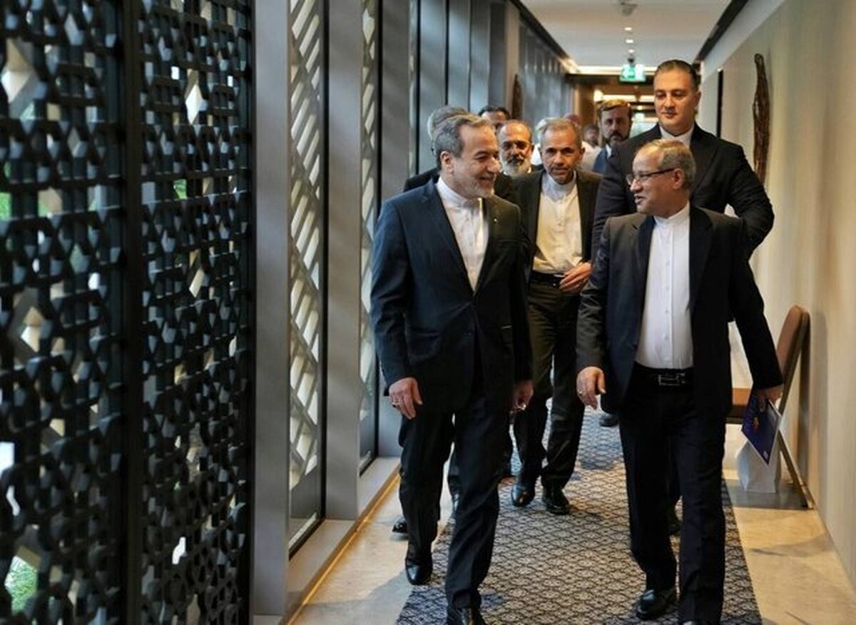 دومین دور مذاکرات غیر مستقیم ایران و آمریکا در محل اقامتگاه سفیر عمان در ژنو با میانجی‌گری «بدر البوسعیدی» وزیر خارجه عمان آغاز شد.