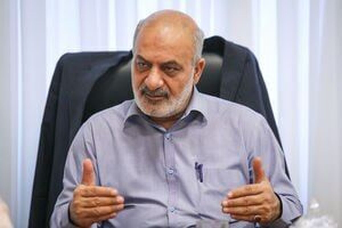 مقام معظم رهبری در سالروز قیام مردم تبریز و دیدار با مردم غیور آذربایجان، به چند گزاره از عربده‌های ترامپ و آمریکا پاسخ دادند، که درسی برای تیم مذاکره‌کننده ایران در ژنو است. آمریکا در ماه‌های اخیر یک لشکرکشی گسترده در غرب و جنوب‌غربی آسیا تدارک دیده و هر روز از زبان ترامپ درمورد ناو‌های هواپیمابر اعزامی مانور دادند و حتی در چند روز گذشته از زبان وزیر خارجه‌اش، عنوان کرد که اگر رهبری ایران بخواهد می‌تواند با ترامپ دیدار کند!