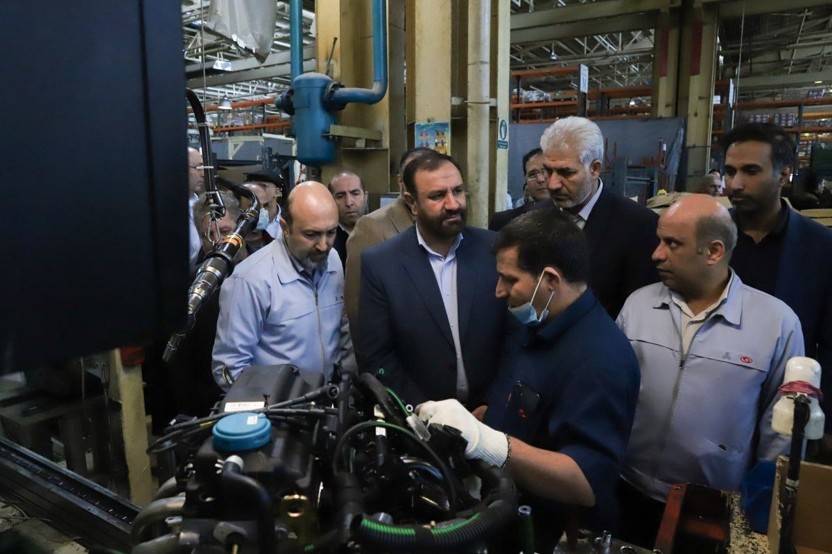 دادستان تهران در بازدید از شرکت مگاموتور با تأکید بر ضرورت تقویت تولید داخلی و تحقق شعار سال، خواستار تلاش مضاعف دستگاه‌های اجرایی برای رفع مشکلات واحد‌های تولیدی شد و در عین حال تاکید کرد که قیمت‌گذاری خودرو نباید خارج از ضوابط قانونی و اخذ مجوز از مراجع ذیصلاح انجام شود.